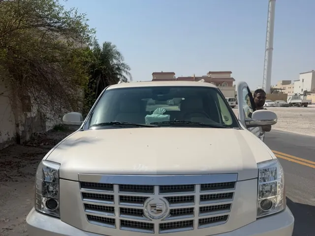 صورة 2012 كاديلاك إسكاليد ESV