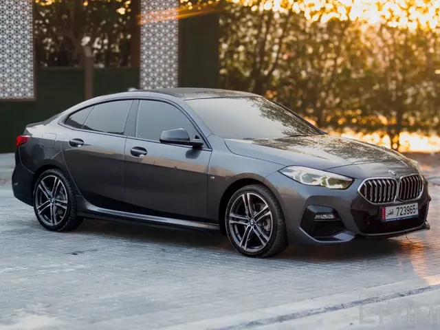 صورة 2021 بي إم دبليو 2-Series 218i