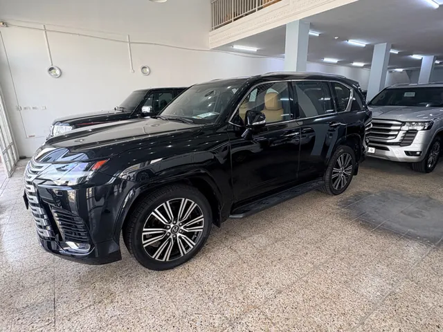 صورة 2023 لكزس LX 600