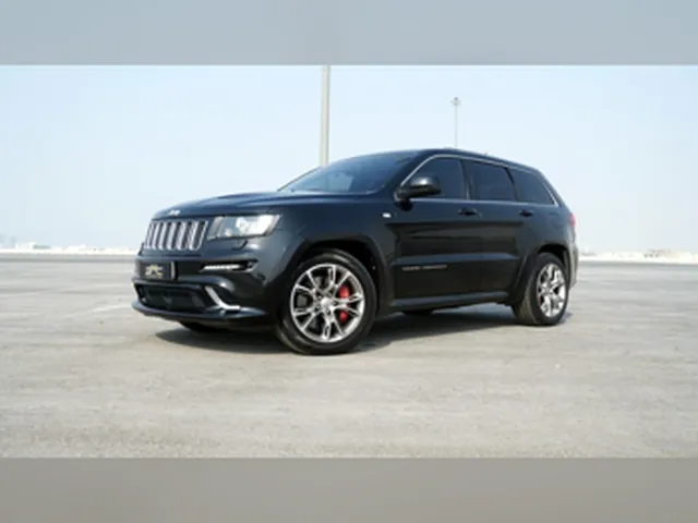 صورة 2013 جيب جراند شيروكي SRT