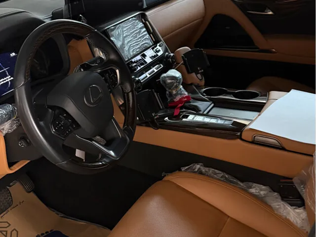 صورة 2023 لكزس LX 600 لكجري