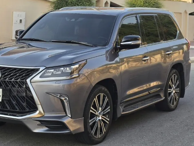صورة 2019 لكزس LX 570 S