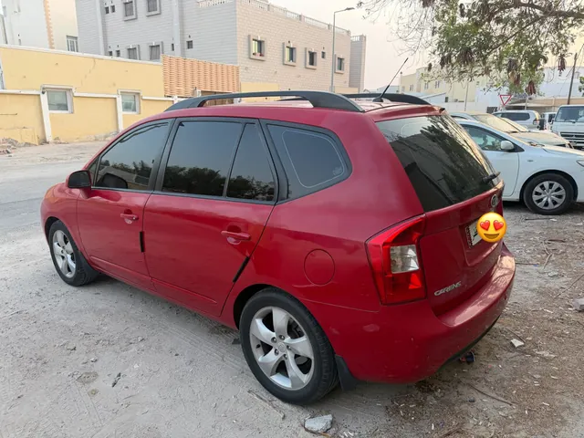 صورة 2009 كيا كارينز