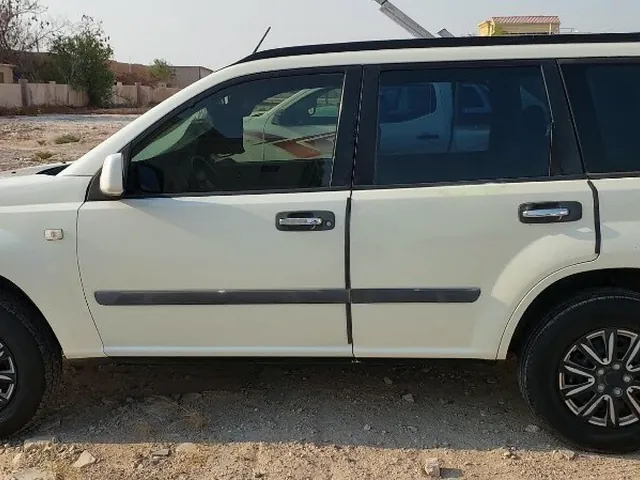 صورة 2012 نيسان اكس-تريل