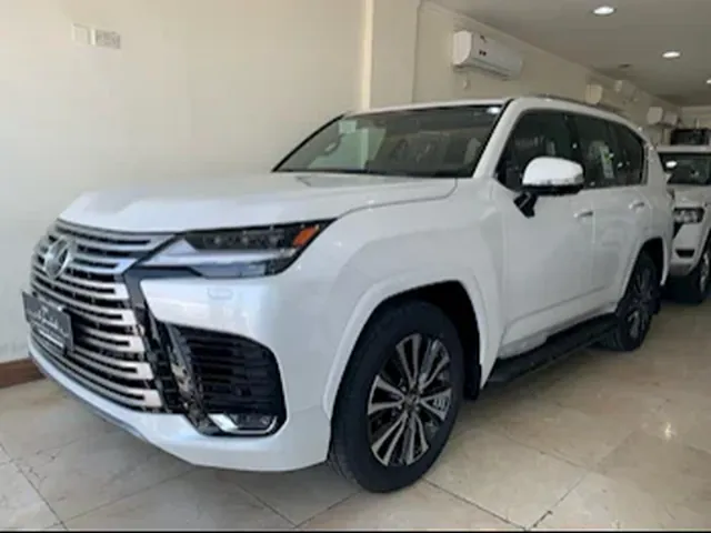 صورة 2025 لكزس LX 600 لكجري