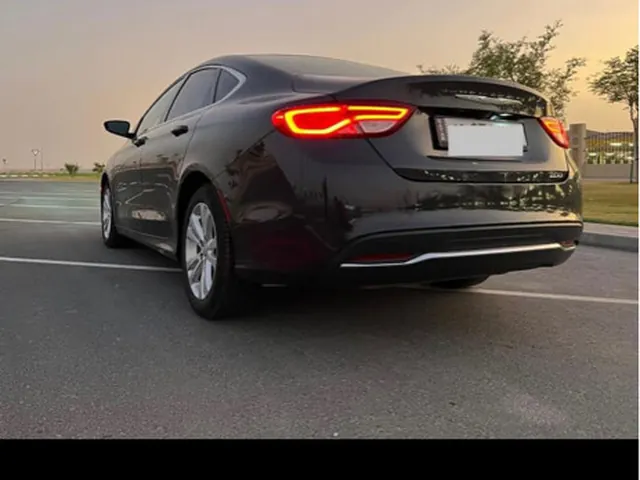 صورة 2016 كرايسلر 200 C