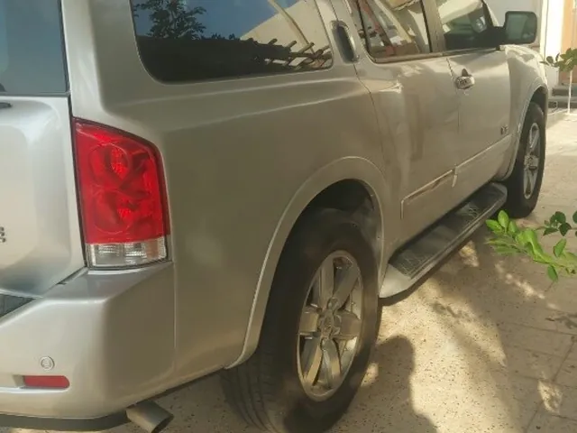 Photo of 2011 Nissan Armada LE