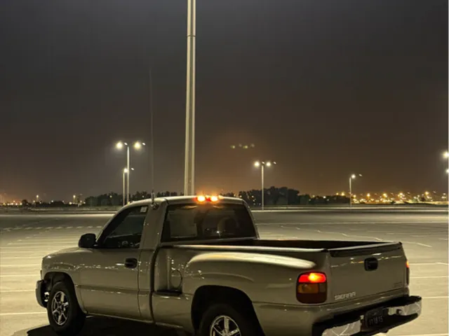 Photo of 2005 GMC Yukon Denali