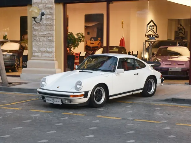 صورة 1983 بورش 911 كاريرا