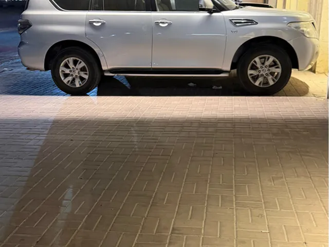 صورة 2013 نيسان باترول بلاتينيوم