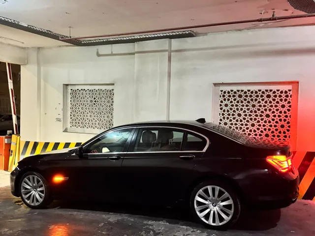 صورة 2011 بي إم دبليو الفئة السابعة 740Li