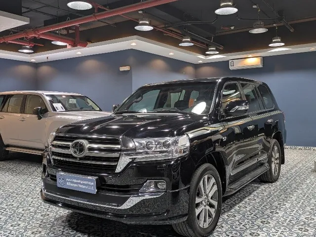 صورة 2019 تويوتا لاند كروزر VXR