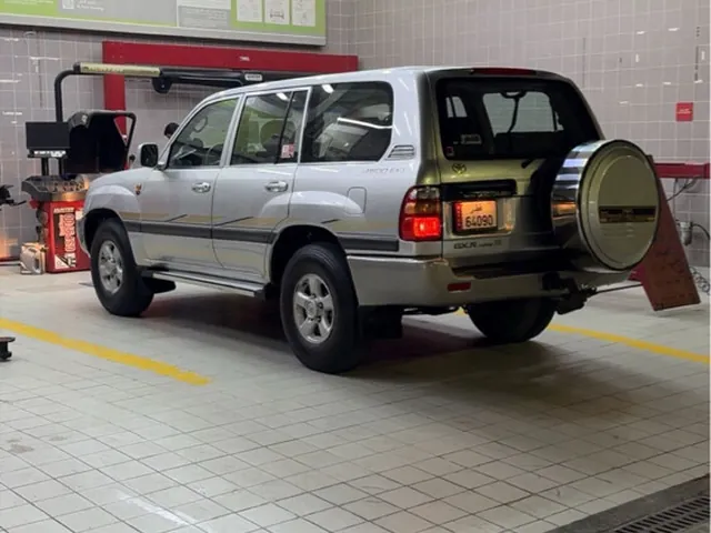 Photo of 2002 Toyota Land Cruiser GX