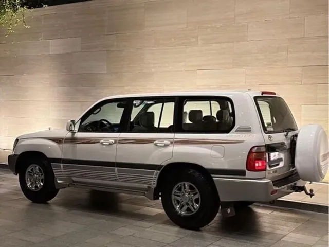 Photo of 2002 Toyota Land Cruiser GXR