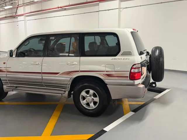 Photo of 2003 Toyota Land Cruiser GXR