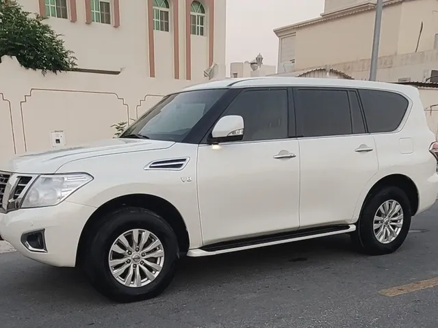 صورة 2016 نيسان باترول SE