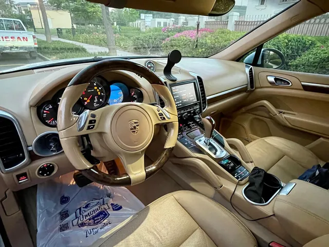 صورة 2013 بورش كايين بلاتينوم إيديشن