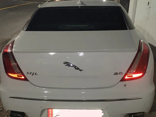 صورة 2010 جاكوار XJ L بريميوم لاكجري