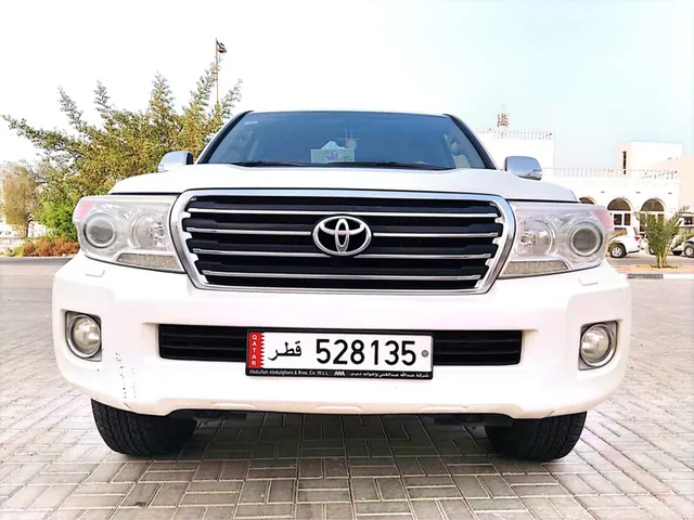 صورة 2013 تويوتا لاند كروزر GXR
