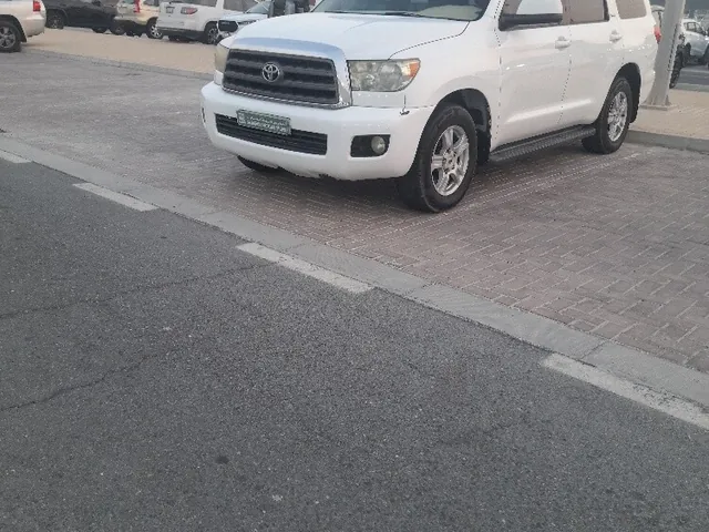 صورة 2014 تويوتا سيكويا