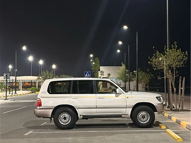 Photo of 2001 Toyota Land Cruiser VXR
