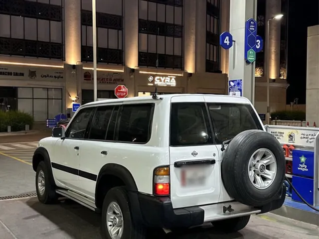 صورة 1998 نيسان باترول سفاري
