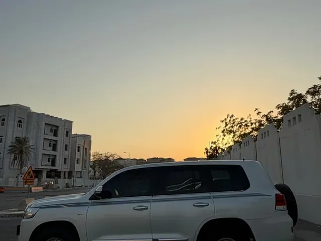 صورة 2018 تويوتا لاند كروزر VXR