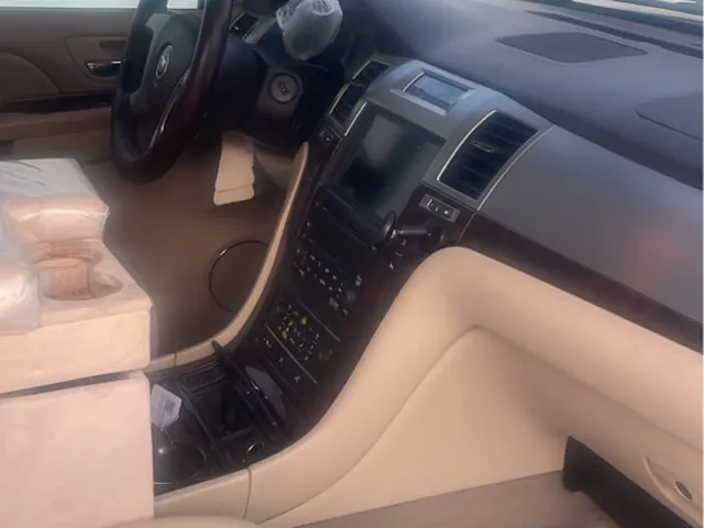Photo of 2009 Cadillac Escalade IQ