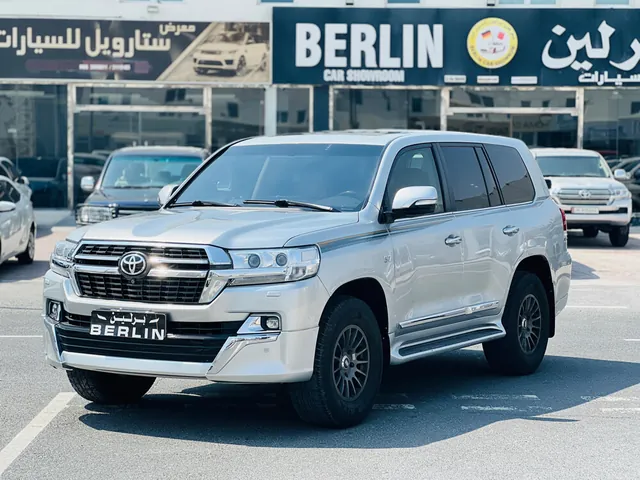 صورة 2018 تويوتا لاند كروزر VXR