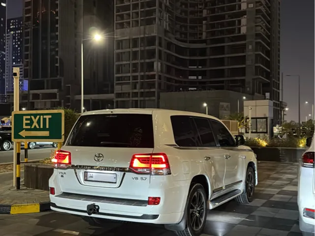 صورة 2021 تويوتا لاند كروزر VXR