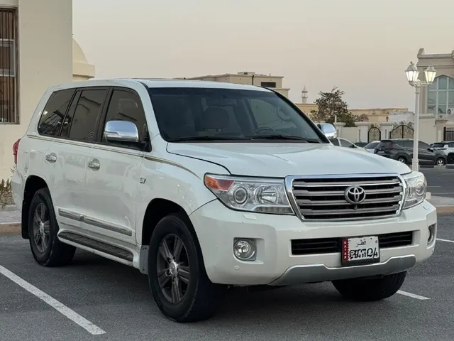 صورة 2015 تويوتا لاند كروزر VXR