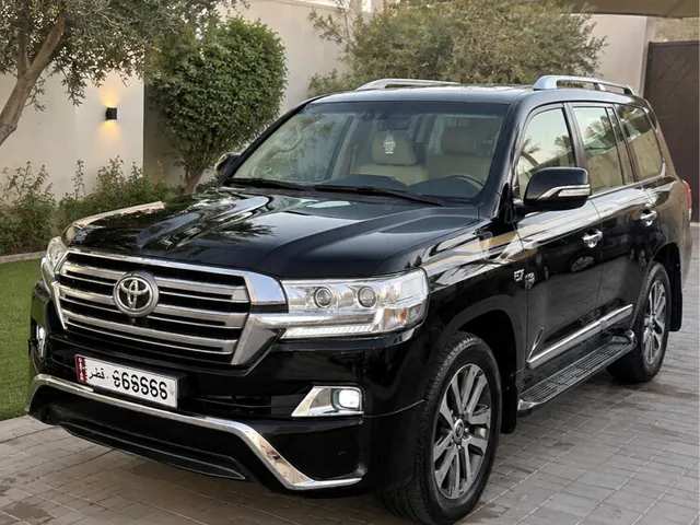 صورة 2016 تويوتا لاند كروزر VXS بلاك إديشن