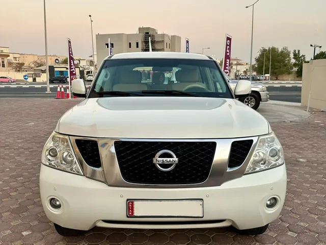 صورة 2013 نيسان باترول SE