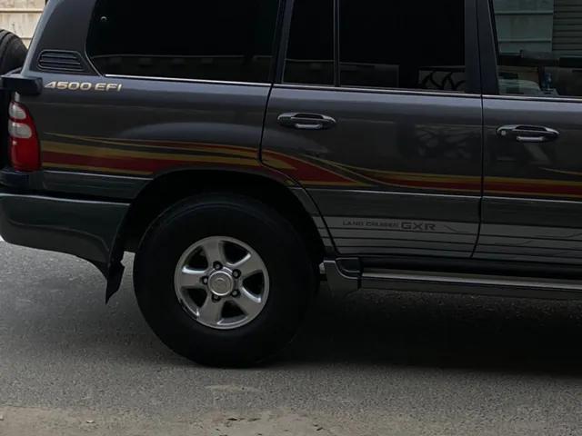 Photo of 2004 Toyota Land Cruiser GXR
