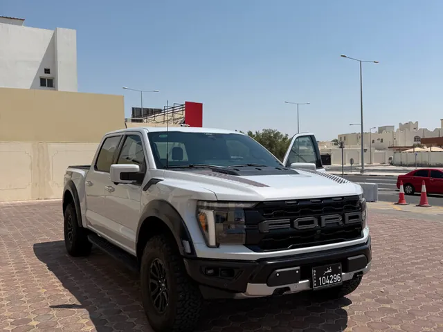 صورة 2025 فورد F-150 رابتور