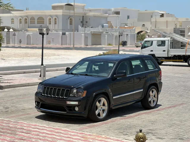 صورة 2009 جيب جراند شيروكي SRT
