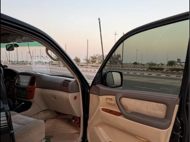 صورة 2004 تويوتا لاند كروزر VXR
