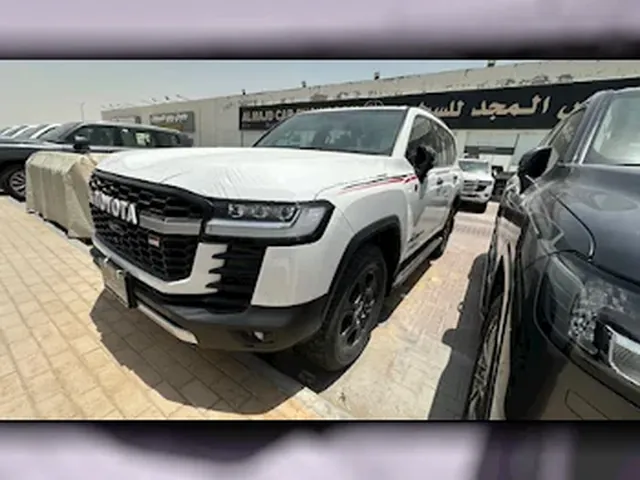 صورة 2024 تويوتا لاند كروزر جي آر سبورت