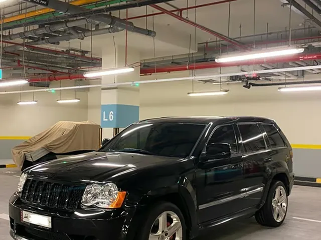 صورة 2010 جيب جراند شيروكي SRT