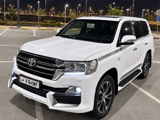 صورة 2020 تويوتا لاند كروزر VXR جراند تورينج