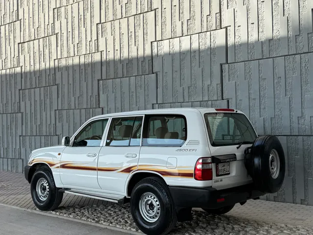 Photo of 2005 Toyota Land Cruiser GX