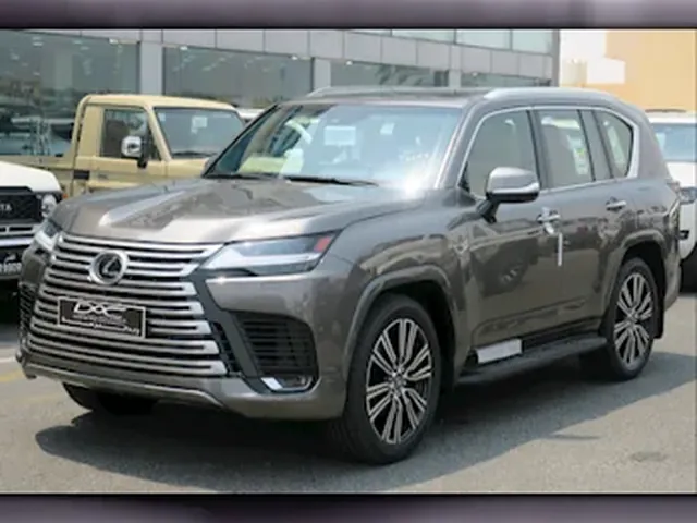 صورة 2024 لكزس LX 600 لكجري