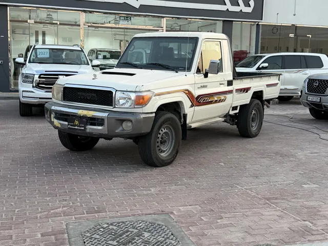صورة 2015 تويوتا لاند كروزر LX