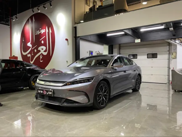 صورة 2024 بي واي دي هان EV-S