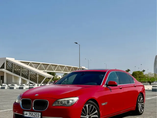 صورة 2012 بي إم دبليو الفئة السابعة 740Li