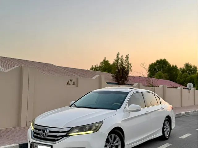 صورة 2015 هوندا أكورد سبورت