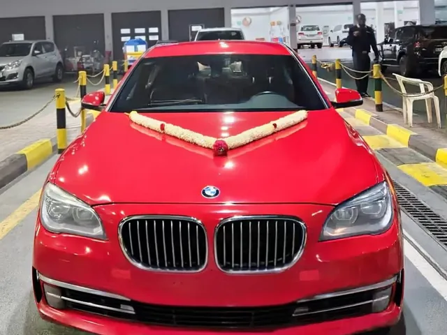 صورة 2013 بي إم دبليو الفئة السابعة 750Li