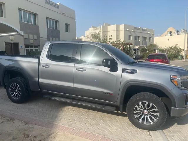 صورة 2021 جي إم سي سييرا 1500 AT4
