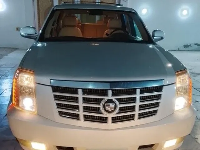 Photo of 2007 Cadillac Escalade IQ