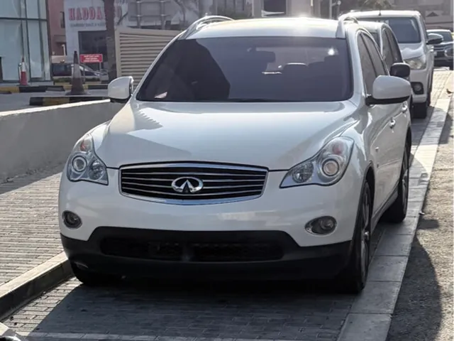 صورة 2015 إنفينيتي Q50